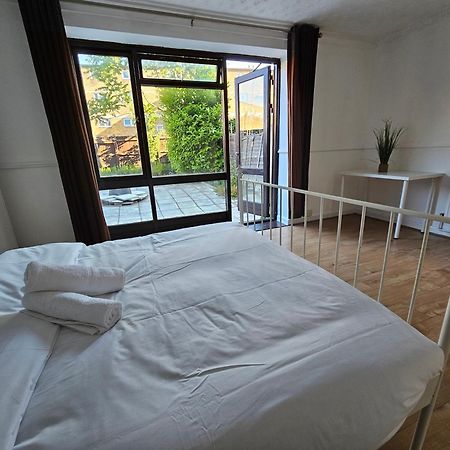 Towerhill Rooms Лондон Экстерьер фото