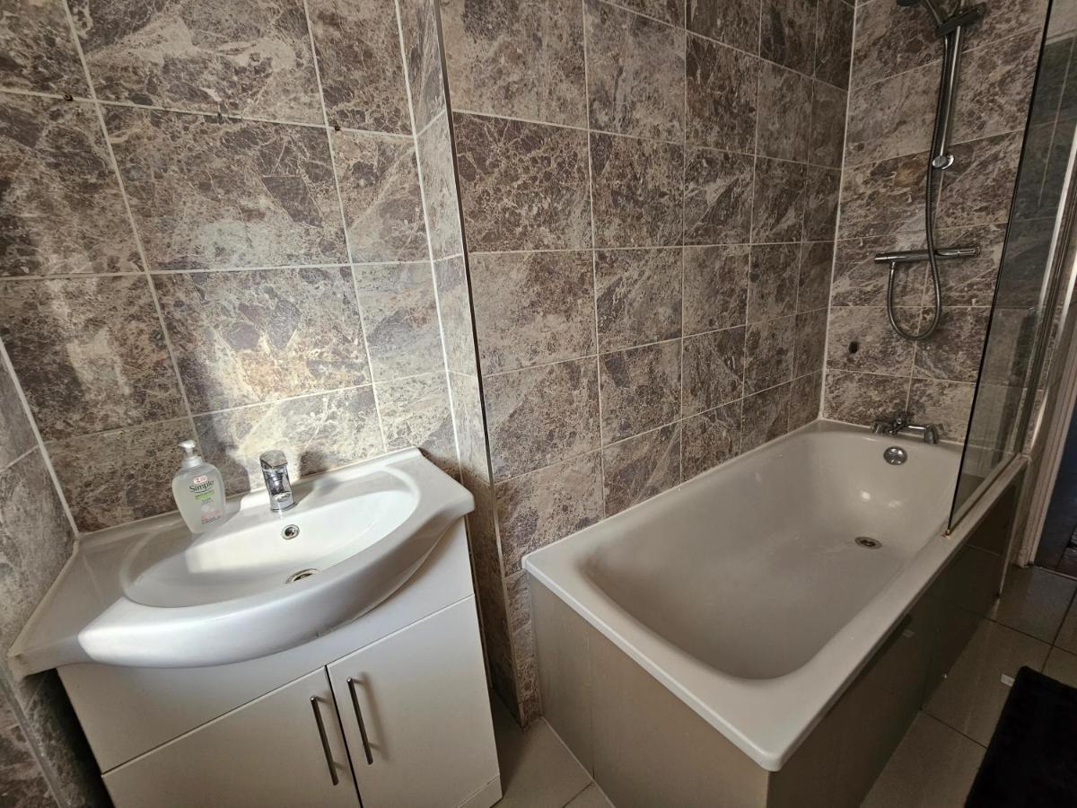 Towerhill Rooms Лондон Экстерьер фото