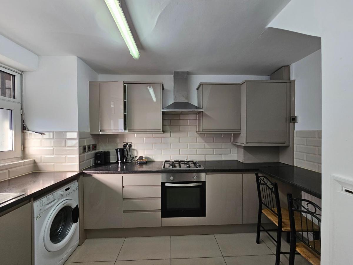 Towerhill Rooms Лондон Экстерьер фото