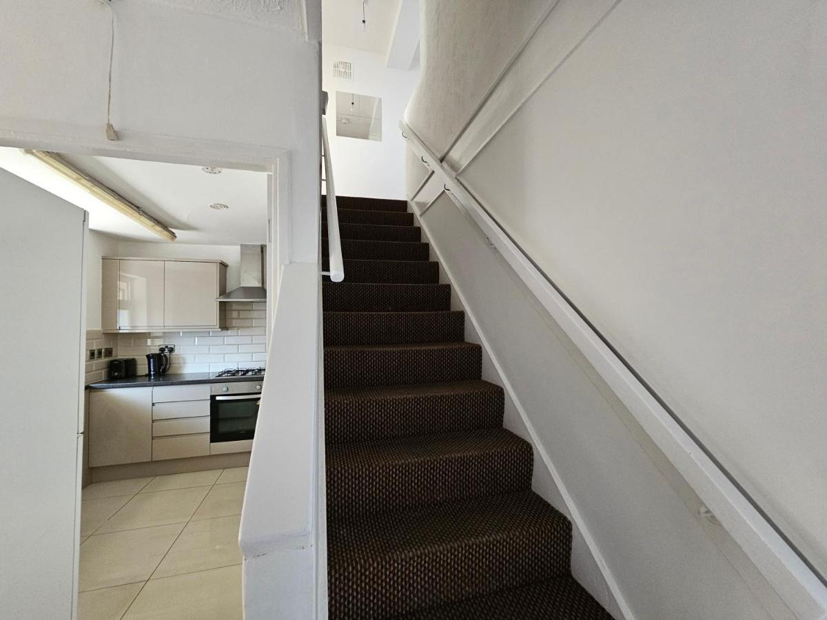 Towerhill Rooms Лондон Экстерьер фото