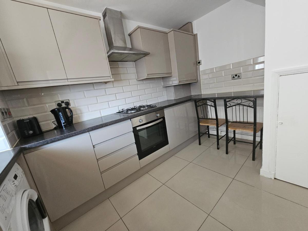 Towerhill Rooms Лондон Экстерьер фото