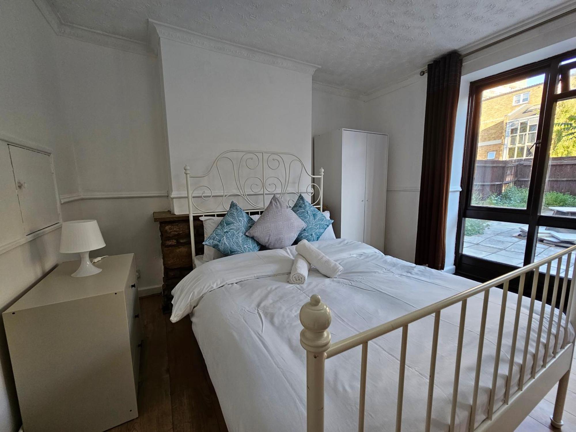 Towerhill Rooms Лондон Экстерьер фото