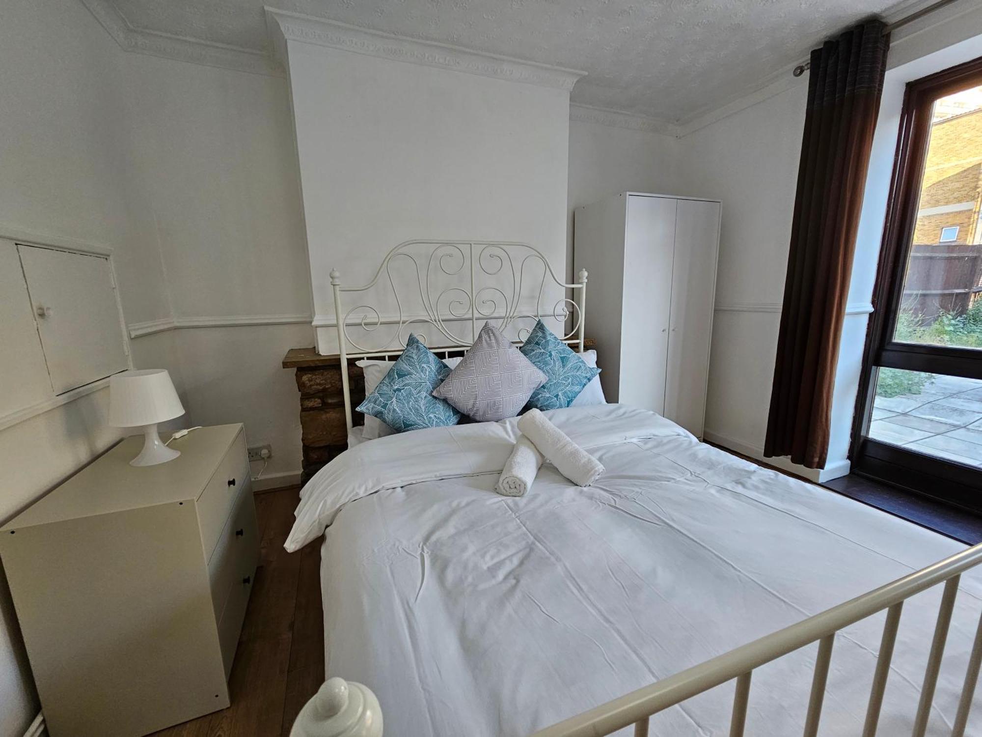 Towerhill Rooms Лондон Экстерьер фото