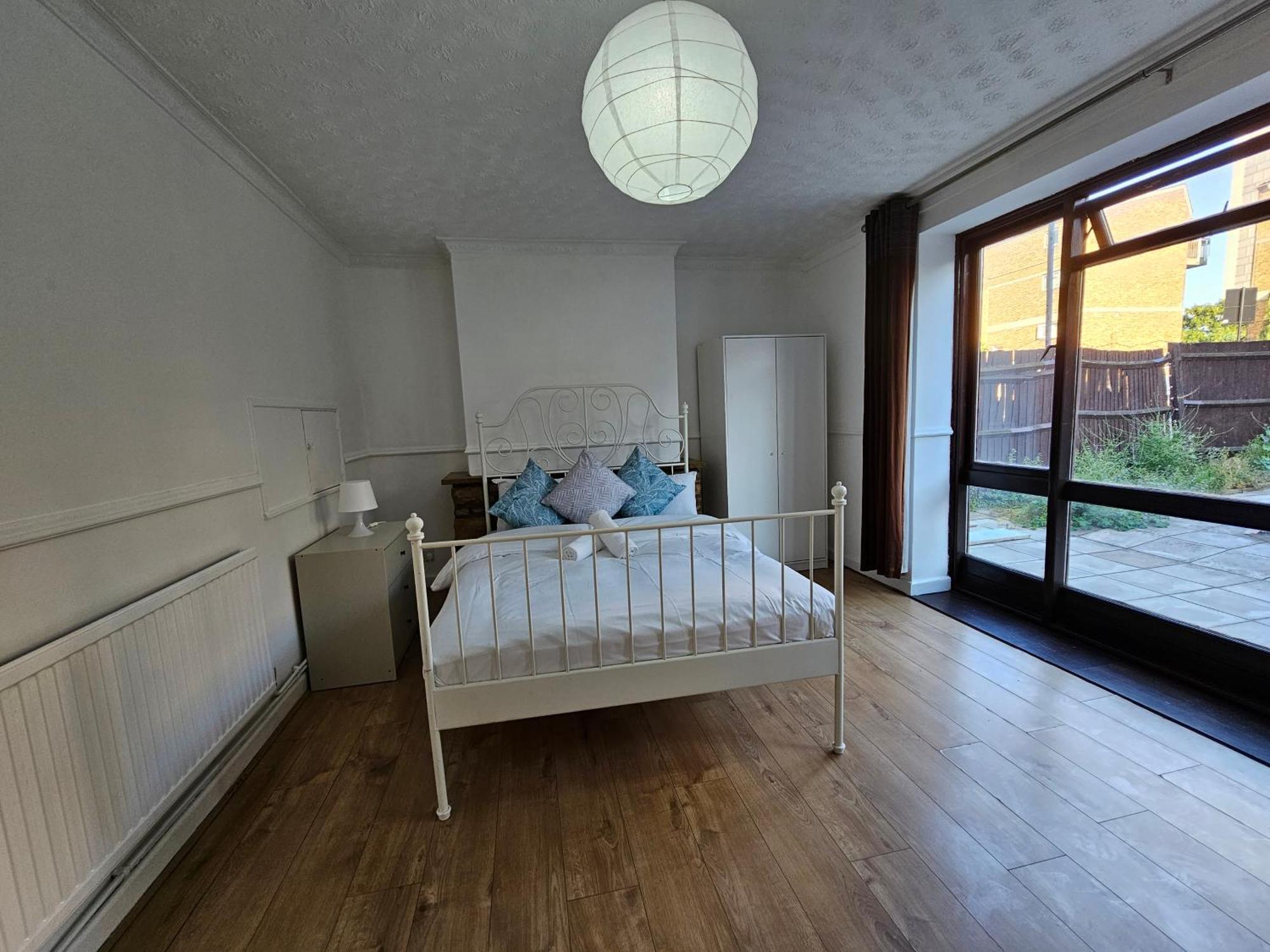 Towerhill Rooms Лондон Экстерьер фото