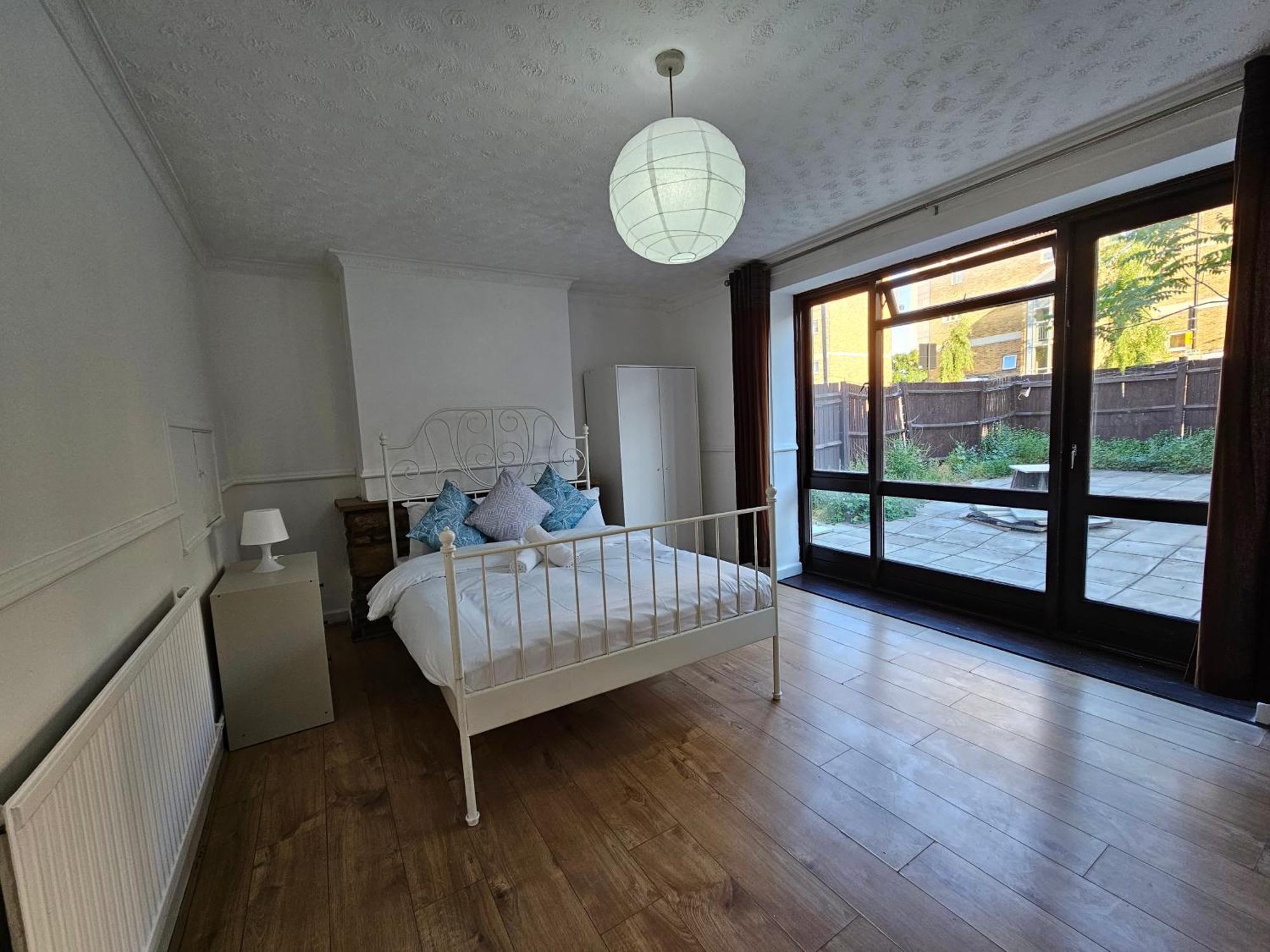 Towerhill Rooms Лондон Экстерьер фото