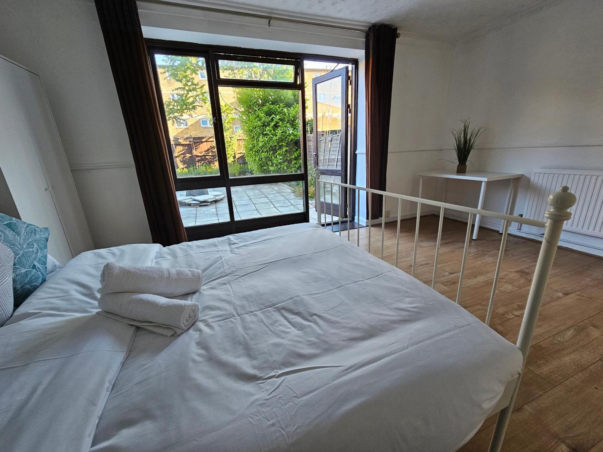 Towerhill Rooms Лондон Экстерьер фото