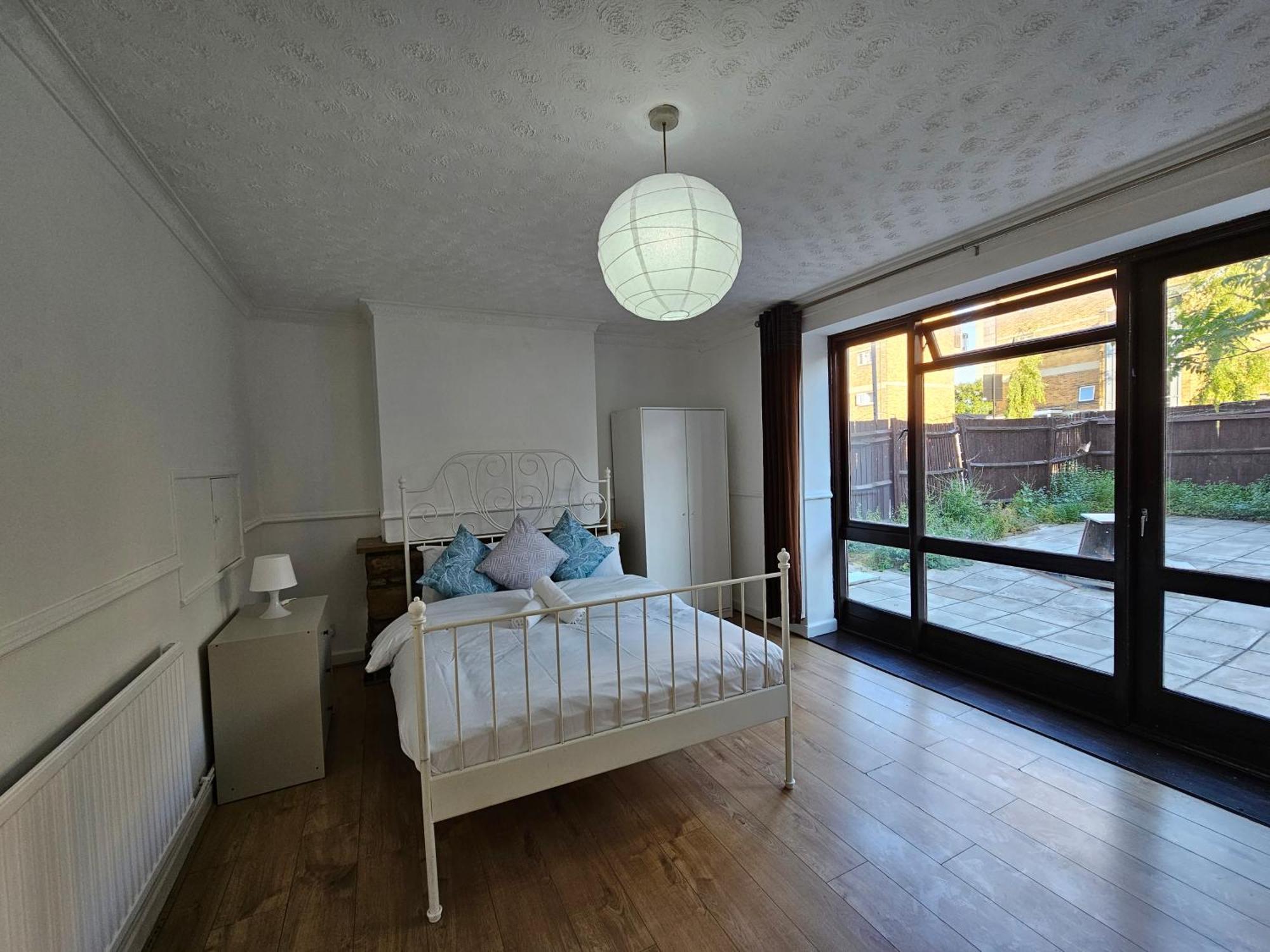 Towerhill Rooms Лондон Экстерьер фото