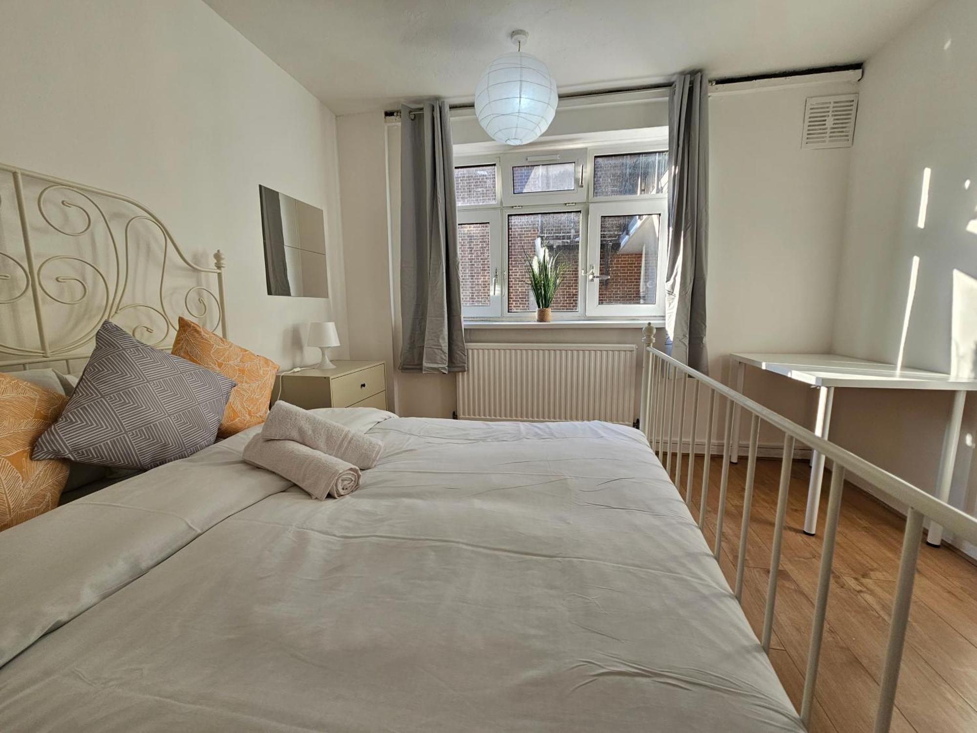 Towerhill Rooms Лондон Экстерьер фото